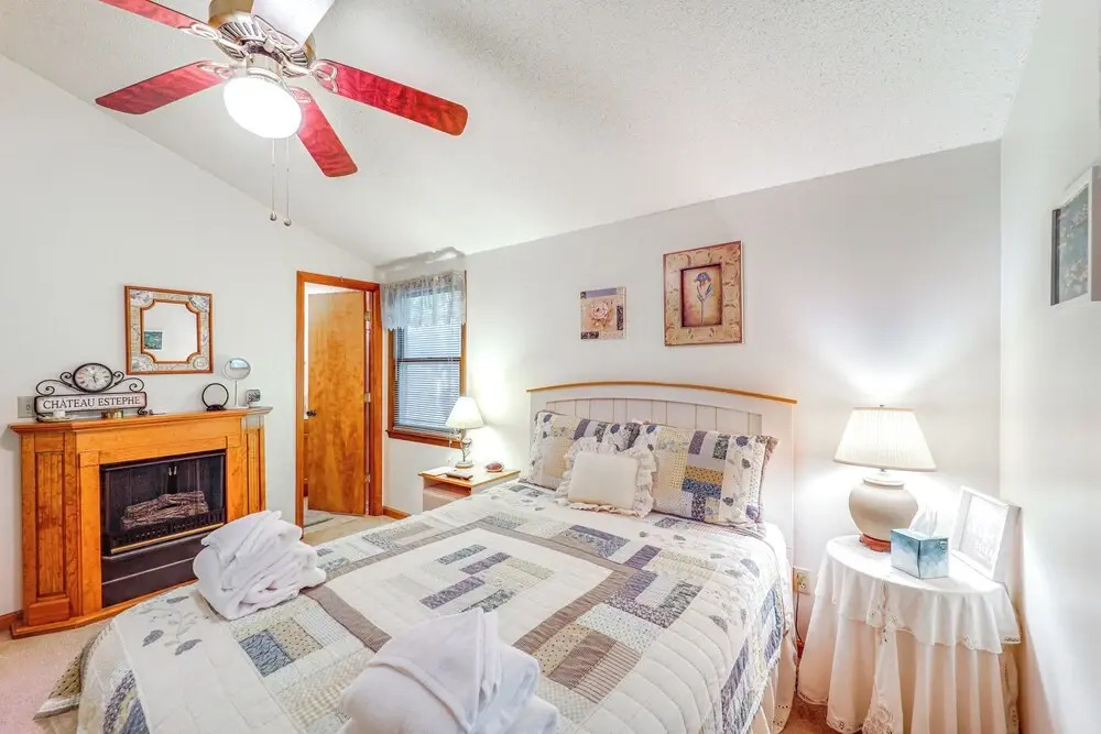 Lake & Pool Access! Outdoorsy Getaway in Newland