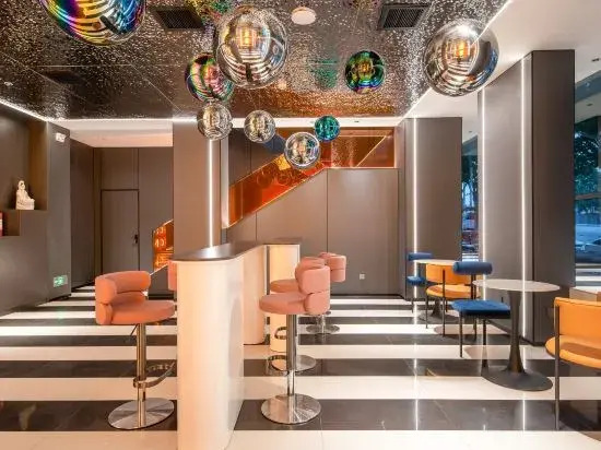 SEVEN HOTEL (Modern Street Store)