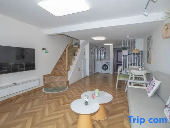 Square Seaview Apartment