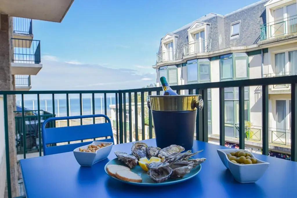 Appartement cosy 2 pers vue mer balcon hyper centre Dinard