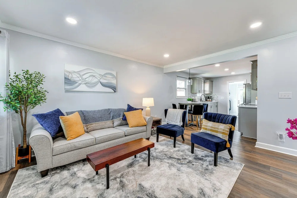 Newly Updated Home ~ 3 Mi to Downtown Charlotte!