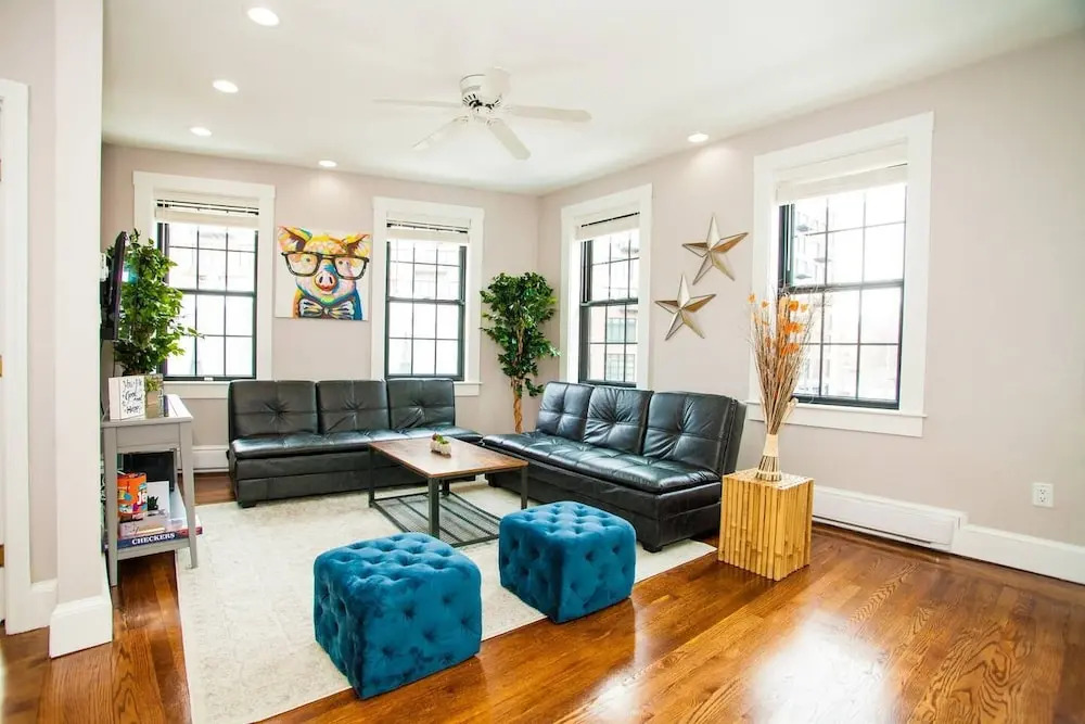Boston Back Bay Brand New Condo Sleeps 8
