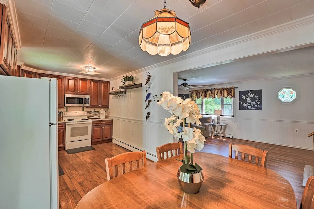 Cute Ellsworth Home w/ Deck, 16 Mi to Acadia!