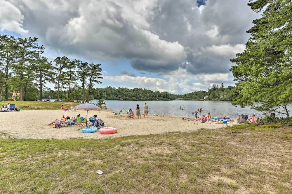 Fire Pit, Kayaks & Hammocks: Long Pond Home!