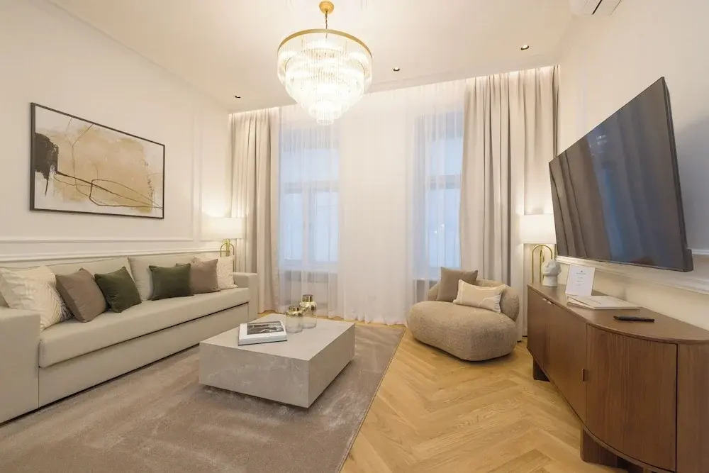 RAFAEL KAISER - Signature Apartments