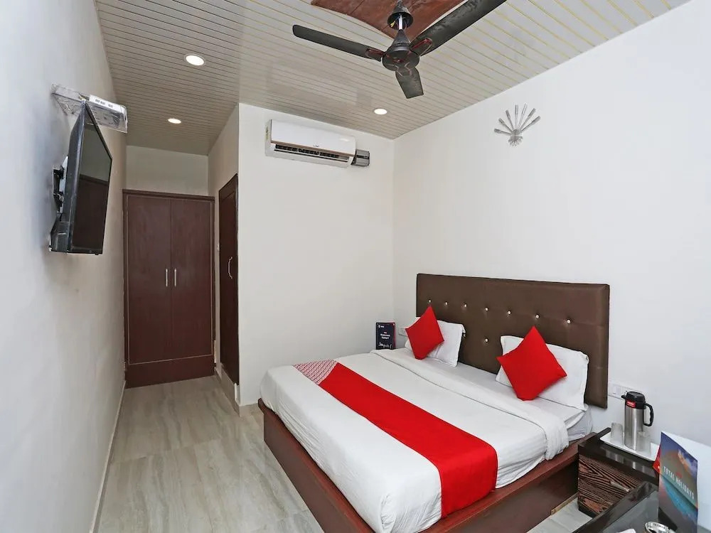 Oyo 15839 Hotel Queen Palace