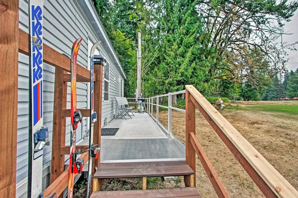Woodsy Packwood Haven w/ Golf Course Access!