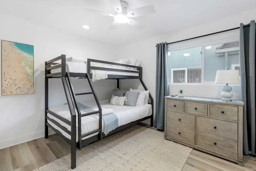 Steps to Sand! 2 Homes in 1 Sleeps 17, Outdoor Space, Walk to Shops & Dining