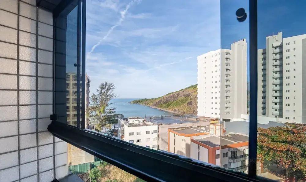 Comfort and Sophistication Just Steps From Praia do Morro - DBH
