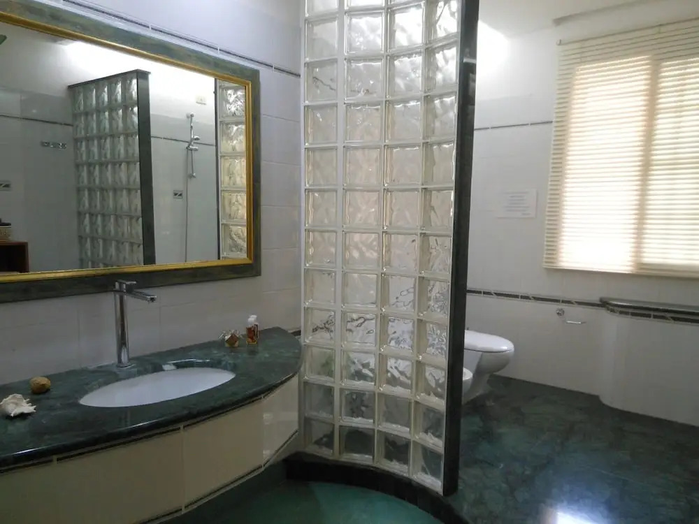 The Wisteria Apartment Near to Main Beach