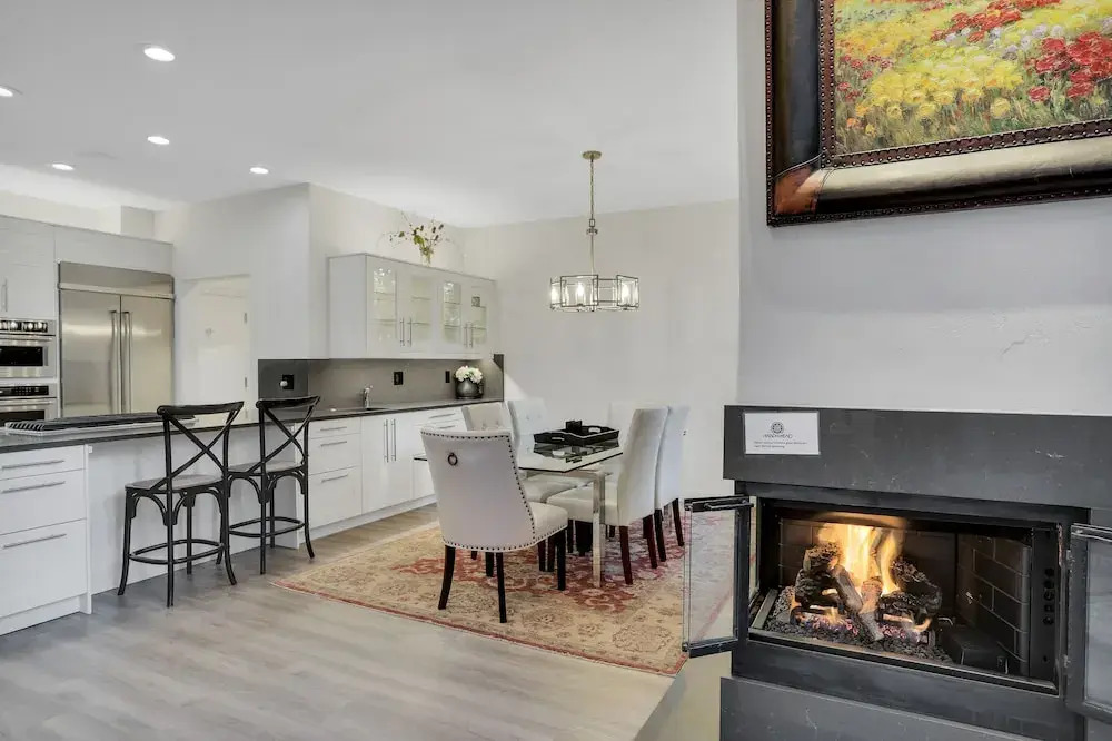 Luxury 4-Bedroom Home Close to Slopes with On-site Hot Tub 4 Home by RedAwning