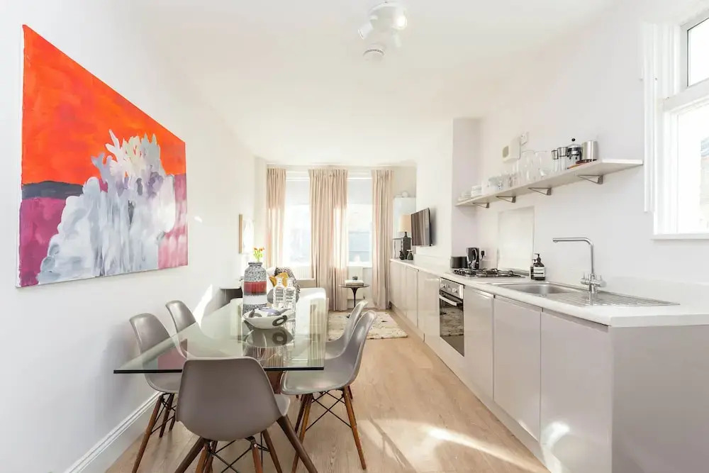 Newly Renovated Large 4-5 Bedroom House