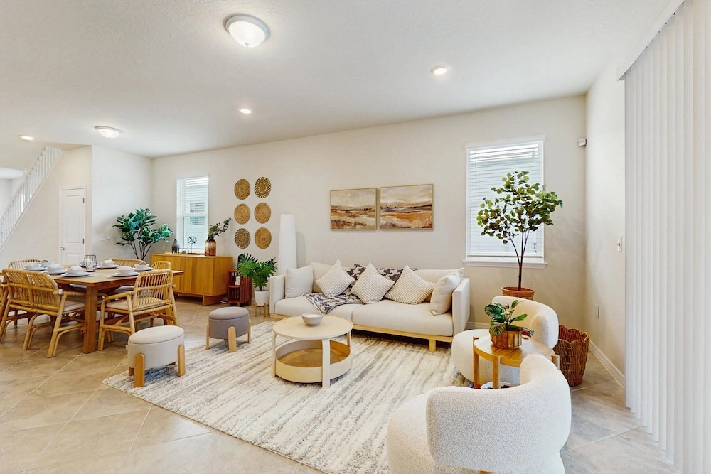Amazing Home With Outdoor Patio, Wifi, & Close to Local Attractions Near Orlando