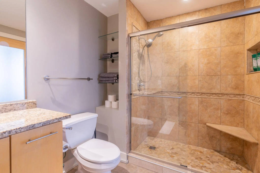 King Bed | Garage | Wifi | Skywalk Access & More!