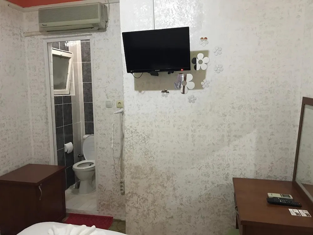 Paradise Hotel