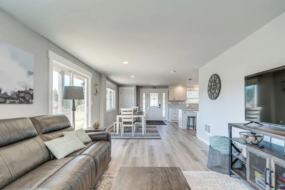 Chic Westport Vacation Rental, Walk to Beach!