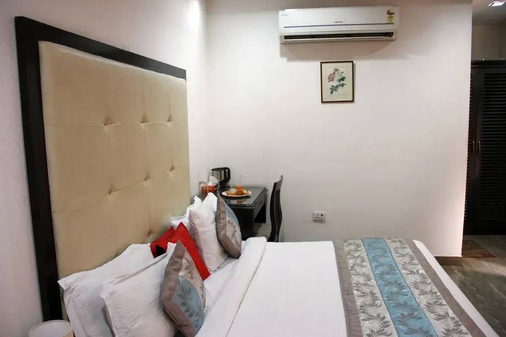 OYO Rooms Hauz Khas District Park