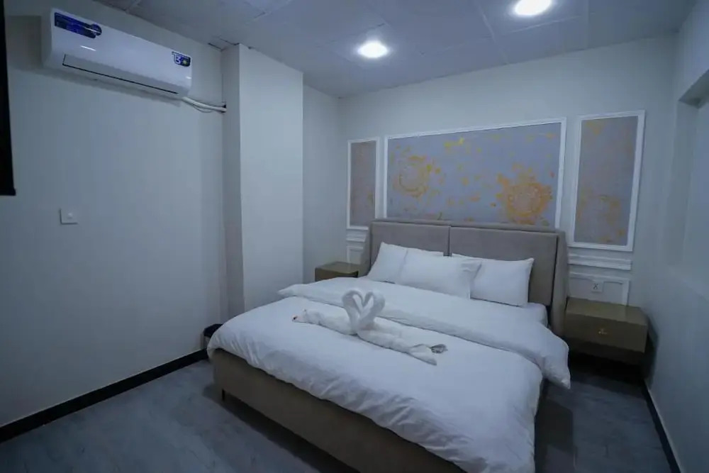 Luxvill Hotel