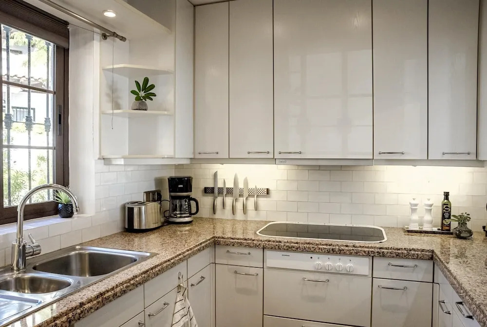 LCM - Modern 3 bedroom apt with stunning views