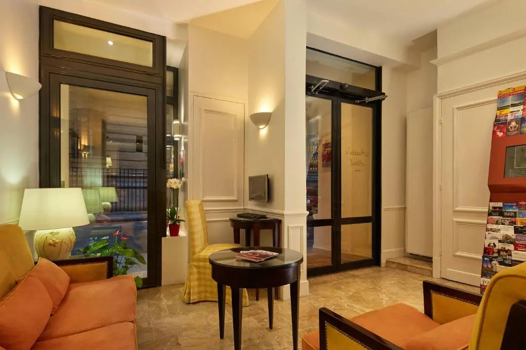 Austins Arts Et Metiers Hotel