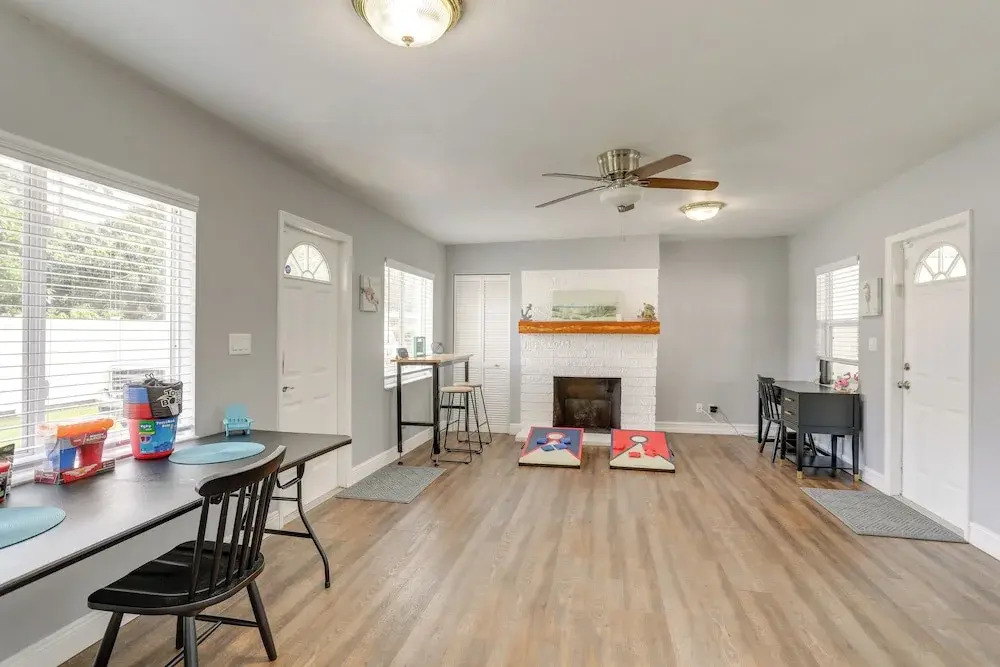 Bright Pinellas Park Getaway w/ Private Pool!