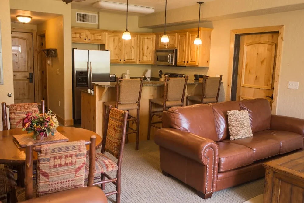 Enormous Condo with Stunning Mountain Views by RedAwning - Save 20% on 7+ Nights!