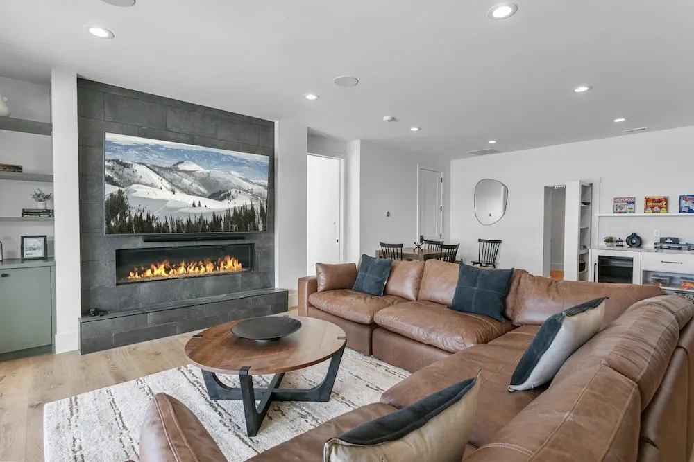 Luxury Deer Valley East Village Home + Hot Tub 6br 6 Bedroom Home