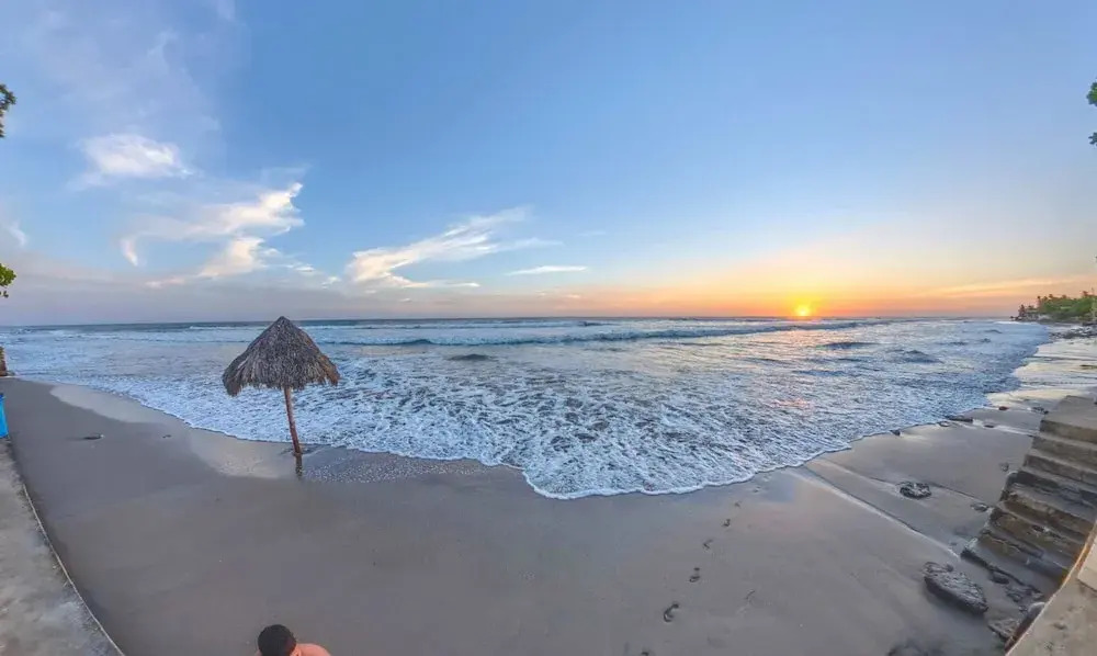 Romantic Beachfront Casita w Pool - AC - Sleeps 4
