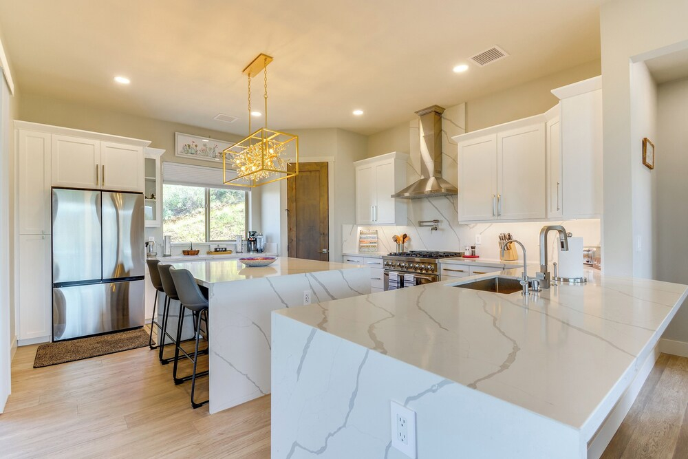 Mtn-view Retreat w/ Game Room in Prescott!