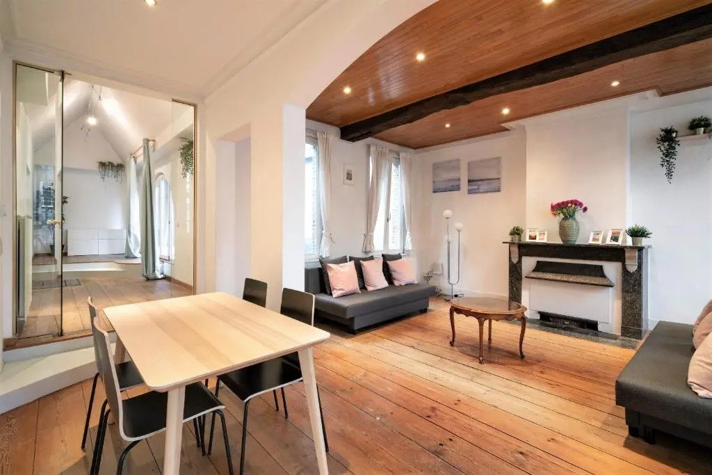 Deluxe Capital Street Stay for 12