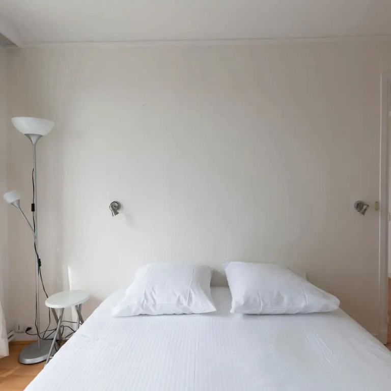 Amiral View Great 1 Bedroom Apartment in Paris