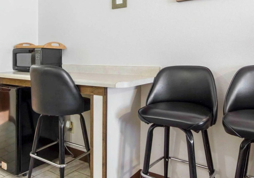 Econo Lodge Madison East