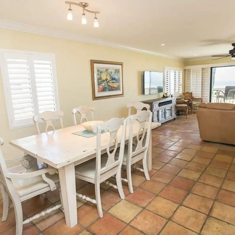 Oceanfront Serenity at Stylish Sea Haven 212