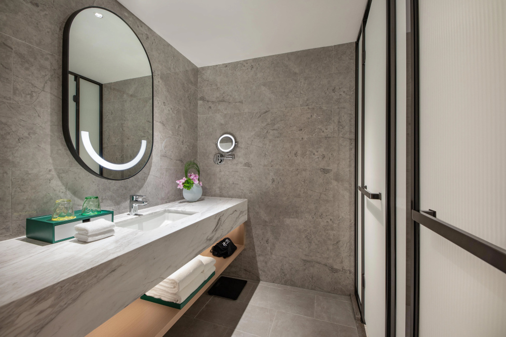 Holiday Inn Shanghai Nanjing Road by IHG