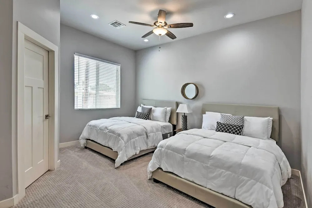 7 Mi to Dtwn Phoenix: Home w/ Patio & Yard