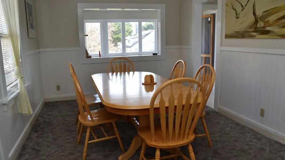 421 Beach Dr