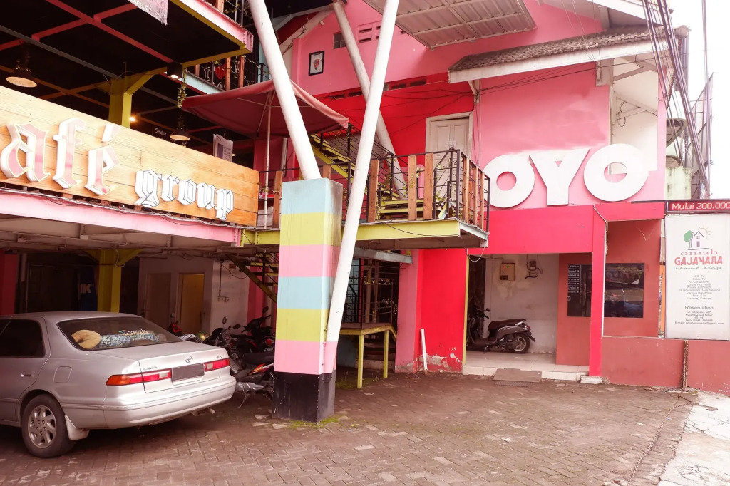 OYO Life 93382 Gajayana Kost Female Only Syariah