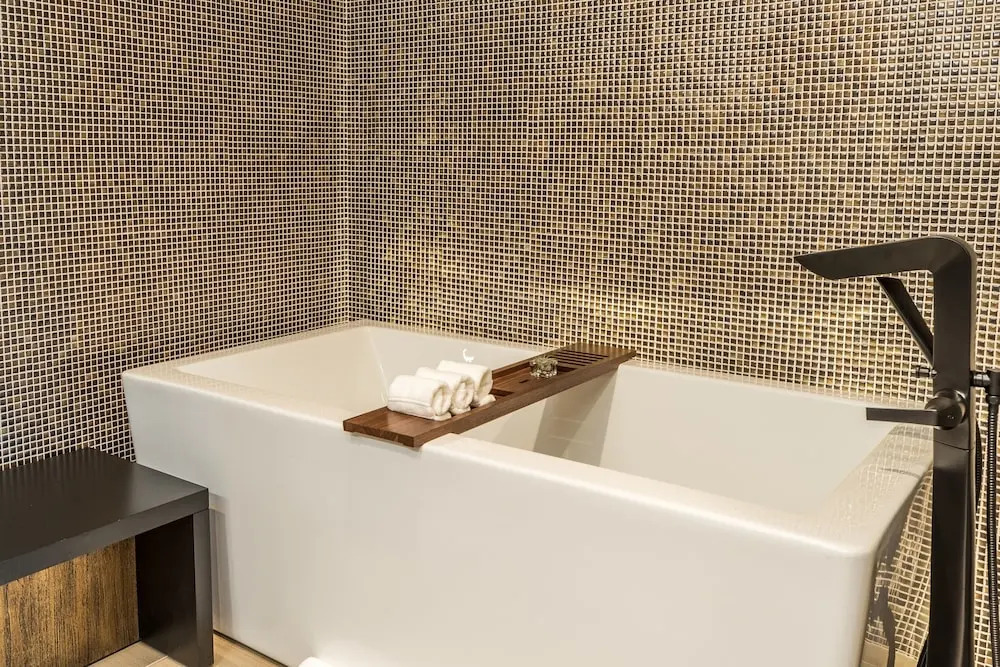 Luxury Service 2 King Suites & Pool Sleeps 4 Daily Hk 2 Bedroom Condo