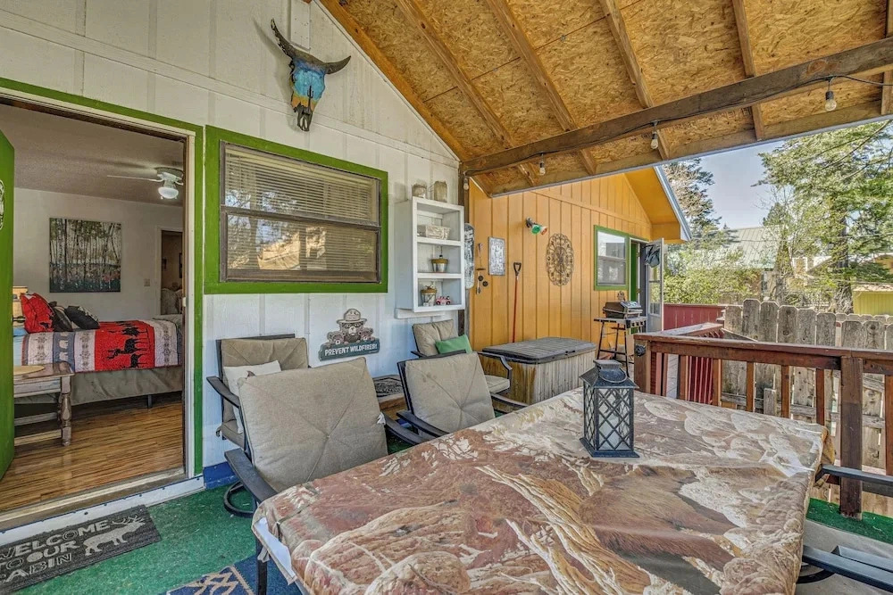 Walk to Dtwn Cloudcroft! Cozy Mtn Cabin w/ Hot Tub