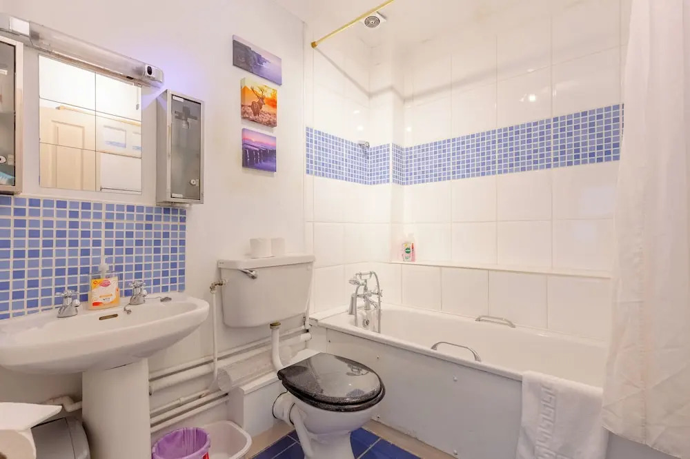 Homely 1 Bedroom Apartment in Beckton With Parking