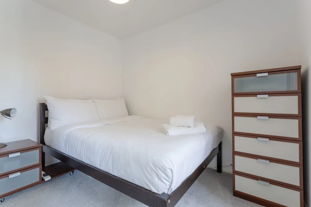1 Bedroom Apartment Near Surrey Quays