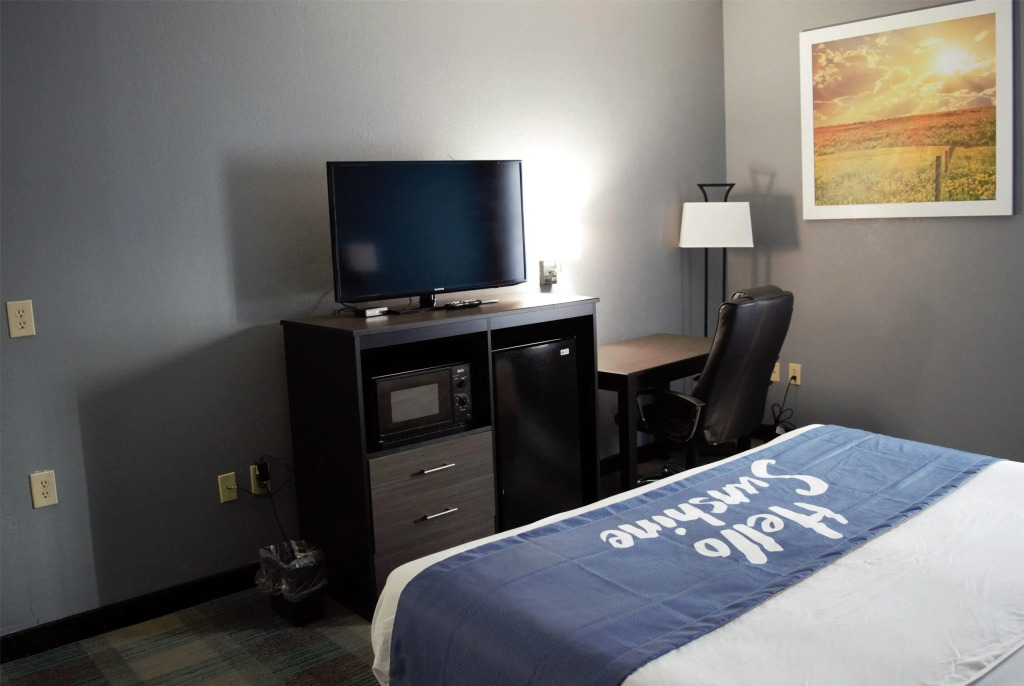 Days Inn by Wyndham Montgomery