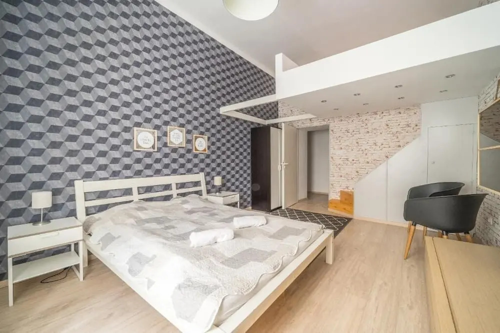 Susan Apartment near Blaha Lujza Square