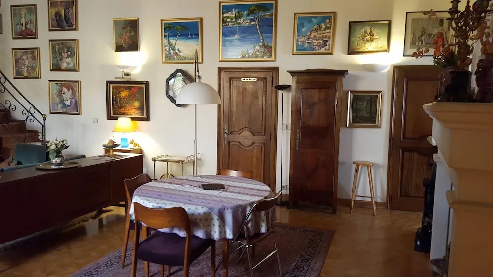 Dolphin's B&B