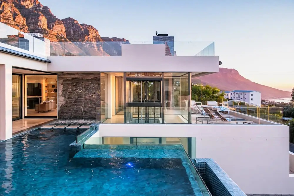 Spectacular Holiday Villa w Private Pool Gym Prima Views