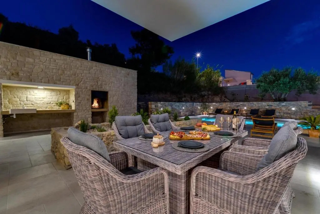 Villa Praska with private 28,5 sqm pool, 3 en-suite bedrooms, Sauna, 1km to Beach
