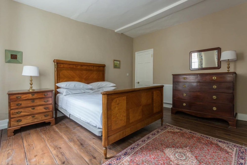 The Hearts Of Old 3 Bedroom in the West End