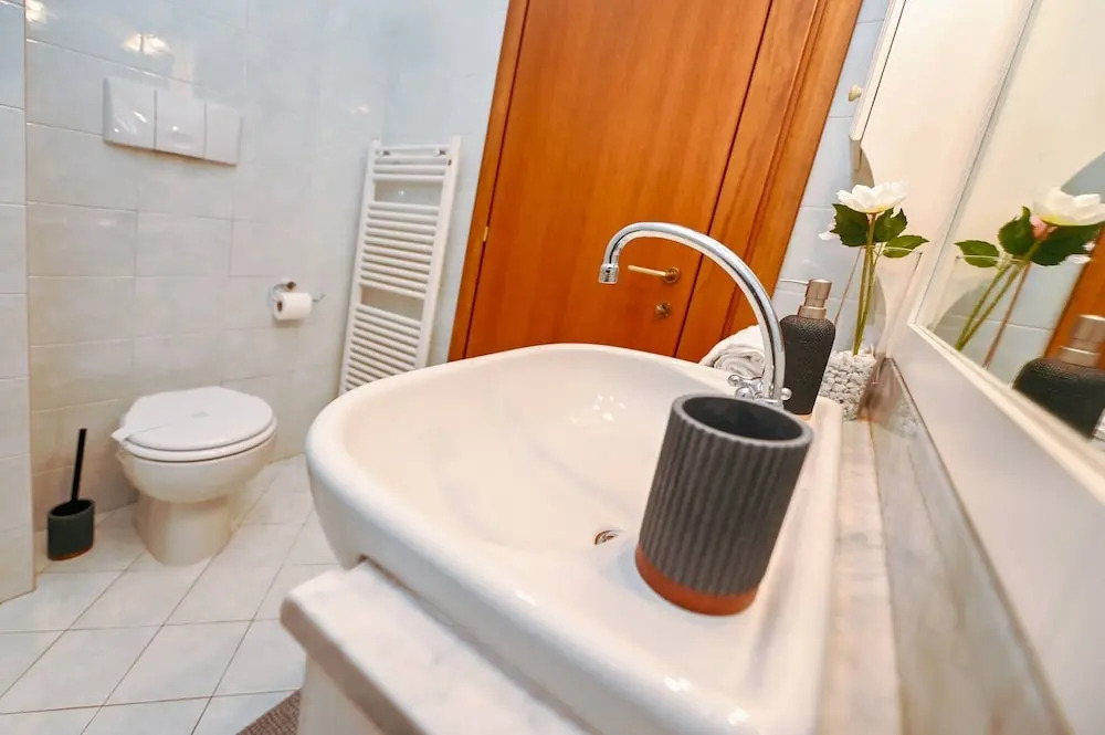 Central Lake View Apartment Crespi in Como