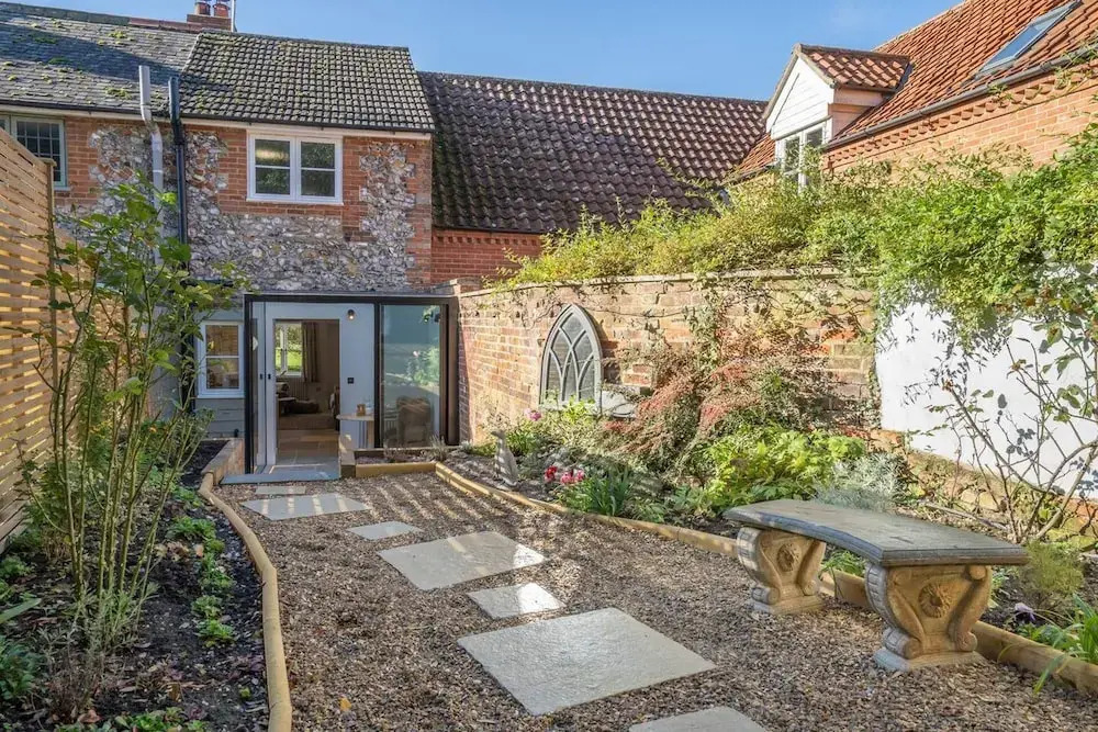 1 Bed Cottage Sleeps 2 with Hot Tub & Pets Welcome
