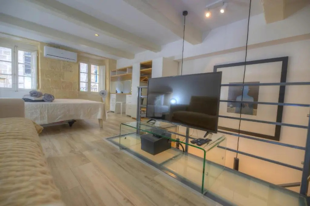 Cute and modern duplex apartment in ideal location RCAS1-1